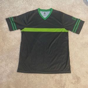 Unisex 7 Eleven Shirt Medium